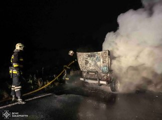 Зранку посеред дороги загорівся автомобіль — де це трапилось Зранку посеред дороги загорівся автомобіль — де це трапилось