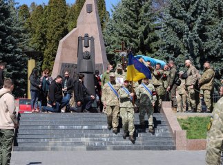 Отримав множинні осколкові поранення від вибуху: в Ужгороді поховали військового
