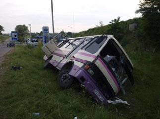 На Львівщині автобус з’їхав у кювет