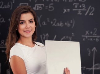 Прем’єр відповів, чи підвищать вчителям зарплату до 1500 доларів