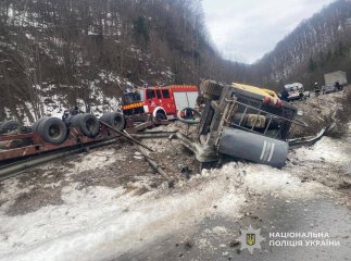 Автотроща на Закарпатті: автівки понівечені, є загиблі