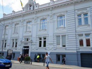 Закарпатський художник презентує у Мукачеві персональну виставку живопису