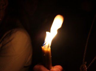 Мукачівці зустріли Благодатний Вогонь, який зійшов у Єрусалимі