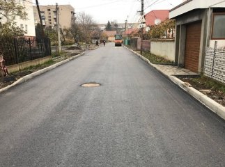 У мікрорайоні Підгоряно в Мукачеві асфальтують одну з вулиць