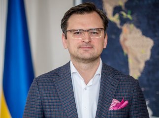 Для українців стартує безвіз до ще двох країн, — Кулеба