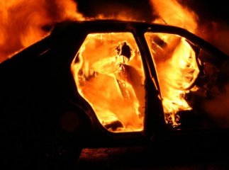 На Ужгородщині вночі горіли дві іномарки