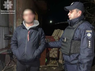 Чоловік намагався проникнути до помешкання жінки