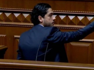 Нардеп Гео Лерос показав непристойний жест Володимиру Зеленському