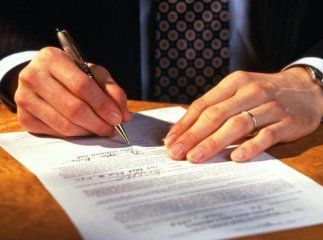 Посадовці Хустської РДА підроблювали документи для конкурсних торгів