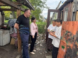 На Закарпатті вітчим підвішував дитину вниз головою та бив металевим прутом