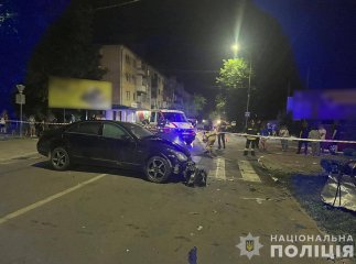 Водій застряг у авто: в Ужгороді сталася страшна автотроща