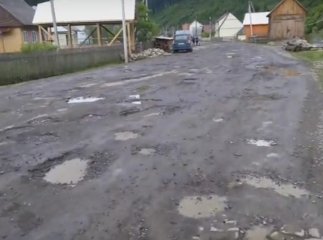 Мережу шокував стан дороги до Синевира
