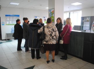 Найвитриваліші члени ДВК ще чекають на свої гроші (ФОТОФАКТ)