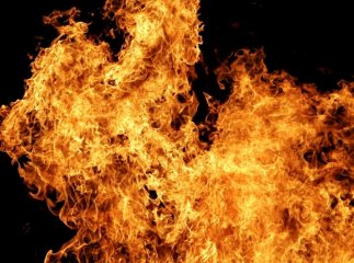 Серед білого дня загорівся мікроавтобус