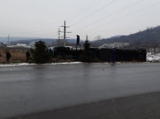 У Мукачеві перекинулась вантажівка