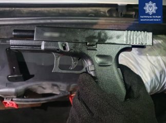 Чоловік возив у багажнику BMW пістолет