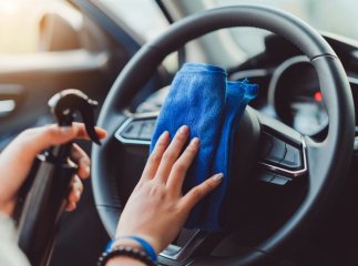 Що насправді ховається в салоні авто: експерт назвав найбрудніші місця