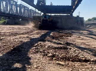 У Тересві майже розібрали старий міст, на якому раніше сталась жахлива аварія У Тересві майже розібрали старий міст, на якому раніше сталась жахлива аварія