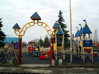 В Ужгороді дитячі майданчики знаходяться у неналежному стані