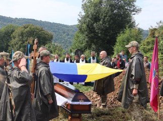 Закарпаття попрощалось з воїном Михайлом Цуберою, який отримав смертельні поранення на війні