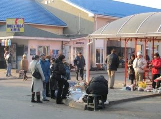 В Ужгороді на ринку "Білочка" помер невідомий чоловік