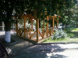 На вулиці Собранецькій в Ужгороді незаконно облаштували терасу