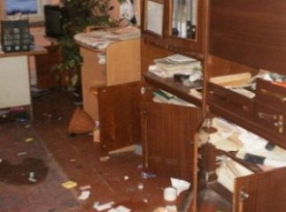 Діти за одну ніч пограбували лікарню і школу