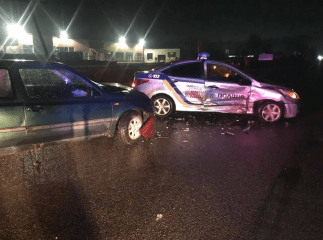 Влетів у авто правоохоронців: з’явилося фото винуватця ДТП