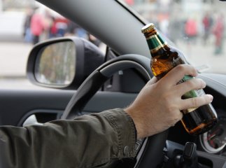На Хустщині затримали п’яного працівника лісництва за кермом, який ламав паркани