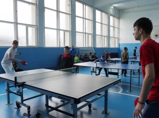 У Тячеві до Дня Святого Миколая провели турнір з настільного тенісу