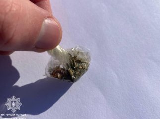 На вулицях Ужгорода і Мукачева виявили кількох чоловіків, у яких були наркотики