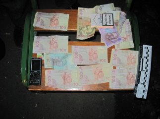 У будинку мукачівця міліціонери виявили наркотики та зброю (ФОТО)