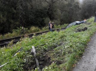 Поблизу Перечина водій на своєму "Мерседесі" виїхав на залізничну колію (ФОТОФАКТ)
