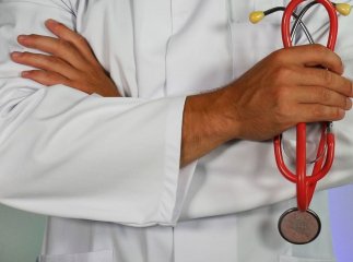 Міністр розповів, яким саме лікарям та медсестрам підвищать зарплату