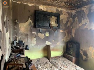 У Мукачеві трапилась пожежа у кімнаті житлового будинку: фото з місця події