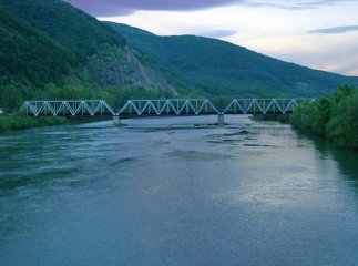 Обставини загибелі встановлять правоохоронці: у селищі трапилась трагедія