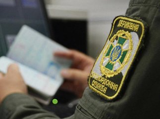 Радник міністра МВС пропонує дозволити чоловікам виїжджати за кордон, заплативши "страховий внесок"