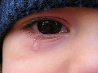 П’яна мати кинула напризволяще своїх дітей. Патрульні передали їх лікарям