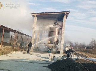 На Закарпатті горіла зерносушарка
