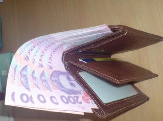 В депутата Мукачівської райради з авто викрали барсетку з грошима