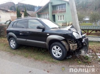 Водій не впорався з керуванням та виїхав на зустрічну смугу