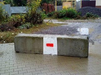 В Ужгороді демонтували самовільно встановлені блоки, які обмежували рух на вулиці Драгоманова