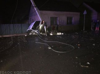 Авто від удару розірвало, одна людина загинула, двоє – у реанімації: трапилась моторошна аварія