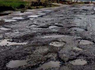 На телеканалі "1+1" розповіли про жахливий стан однієї з доріг Закарпаття