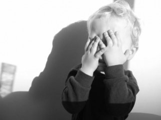 Дитина перекинула на себе каструлю з кип′ятком, яку мати гріла на кухні для її купання