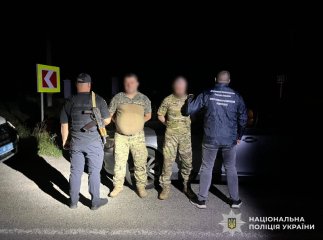 Затримано псевдоволонтерів, які переодяглись у військову форму та мали підроблені документи Затримано псевдоволонтерів, які переодяглись у військову форму та мали підроблені документи