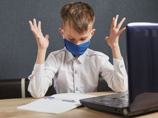 Всі школи переводять на дистанційну форму навчання