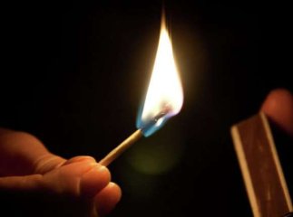 У Мукачеві вночі підпалили двері ювелірного магазину