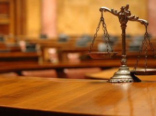 Рахівського виконроба, котрий продав асфальт замість того, щоб покласти його на дорогу, суд покарав 1 роком позбавлення волі