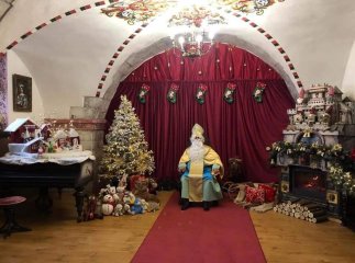 У Мукачеві відкрили резиденцію святого Миколая У Мукачеві відкрили резиденцію святого Миколая